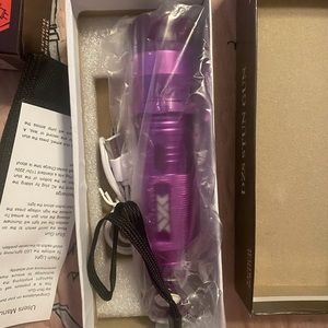 Discreet self defense stun flashlight
